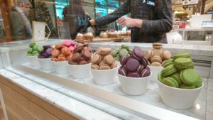 Colorful macaroons by Momade cupcakes